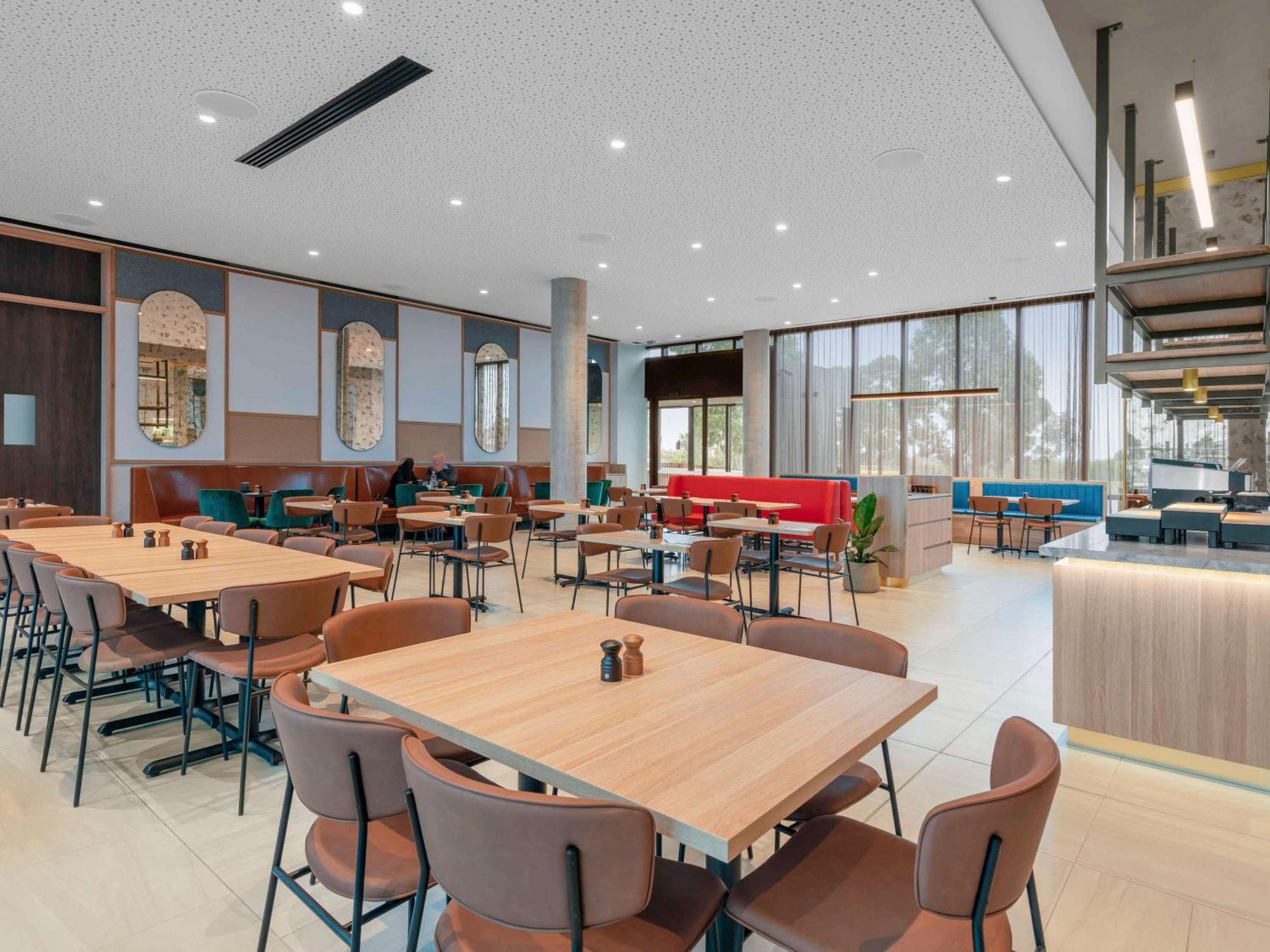 Mantra Melbourne Epping Hotel Exterior photo