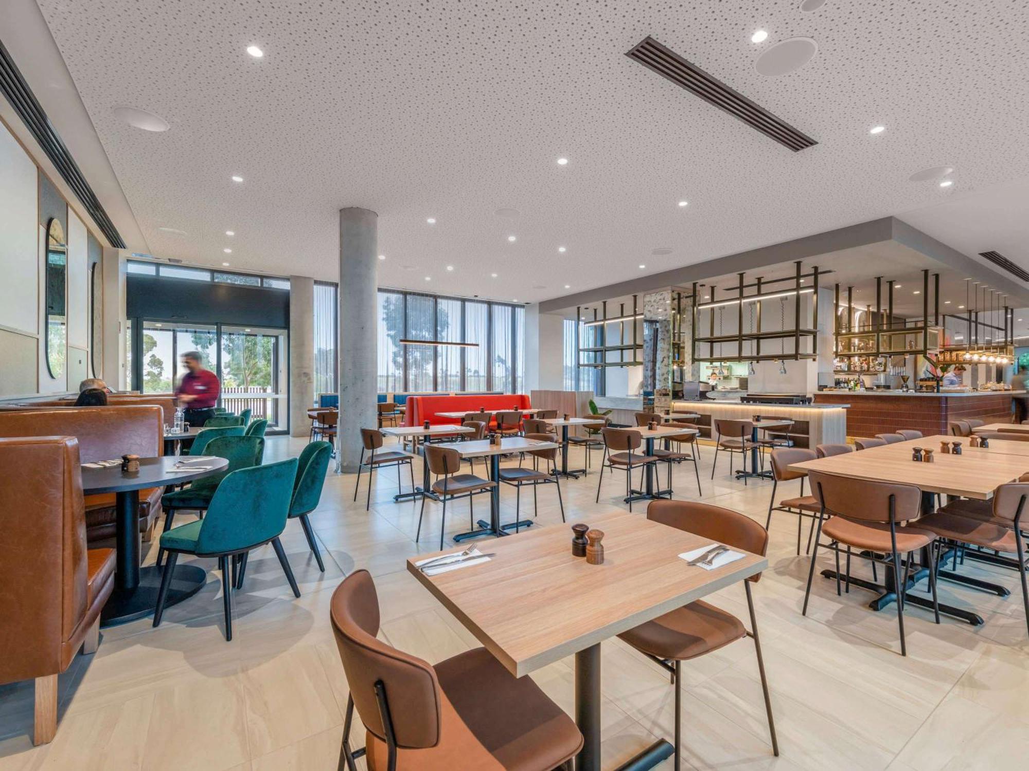 Mantra Melbourne Epping Hotel Exterior photo
