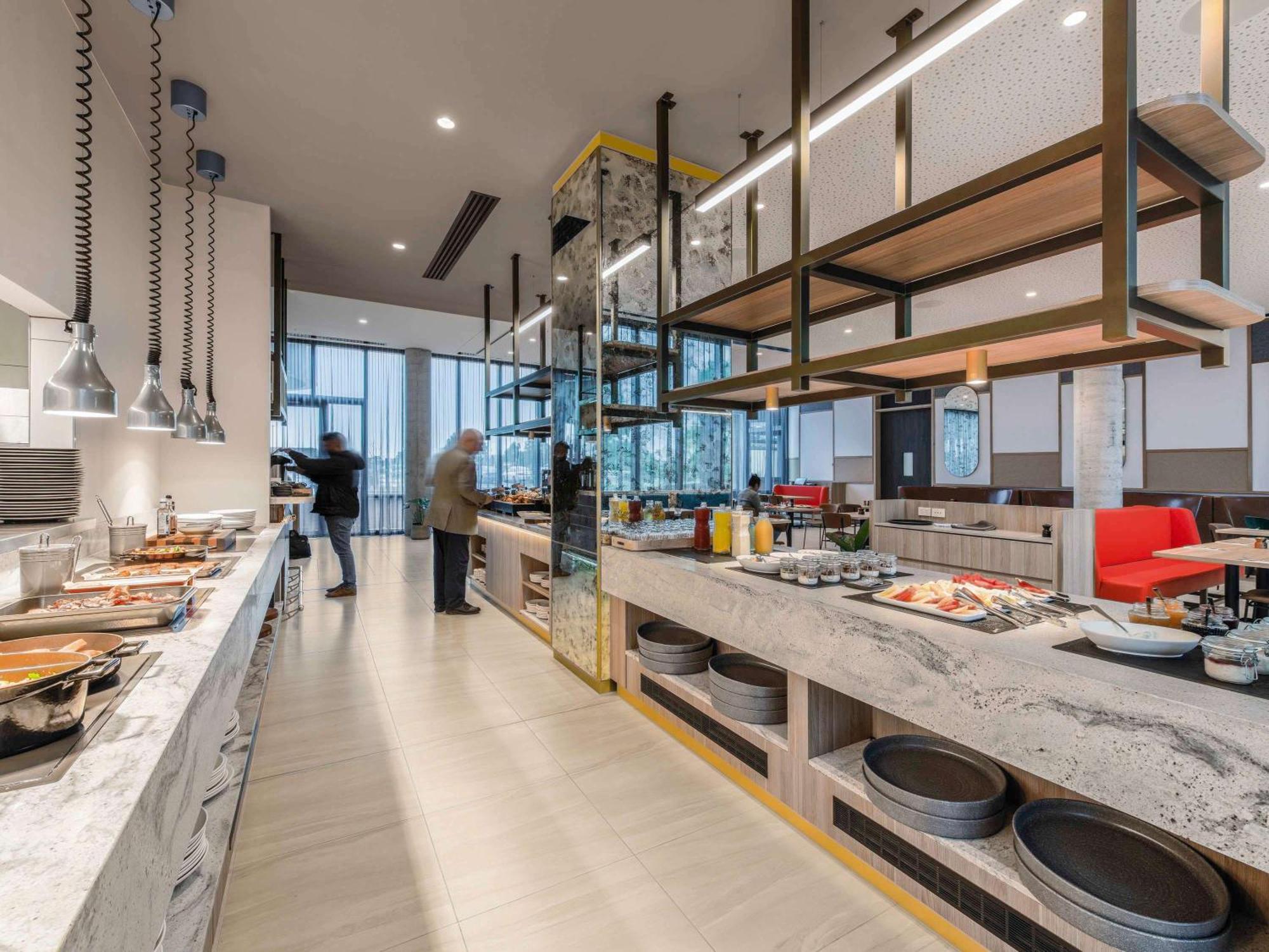Mantra Melbourne Epping Hotel Exterior photo